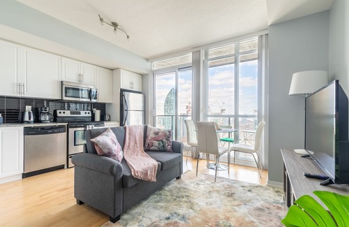 Toronto Entertainment District Apartment | GLOBALSTAY. Maple Leaf Square