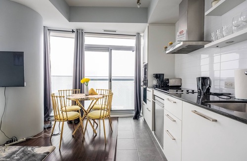 Toronto Entertainment District Apartment | GLOBALSTAY. Maple Leaf Square