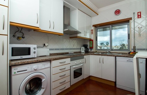 Montechoro Apartment | Globe 45 Apartment | Top Location & The Strip Albufeira