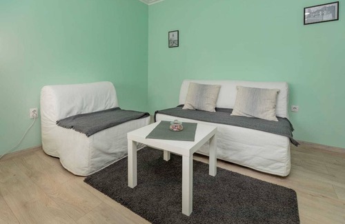 Savski Venac Apartment | Gloria 2 charming 1-bedroom apartment in lovely Beograd with WiFi, AC