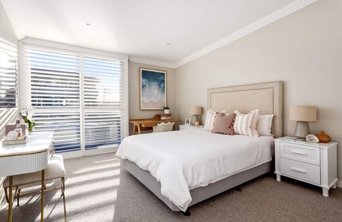Dee Why Apartment | Glorious Beachfront 3-Bed with Breathtaking Views