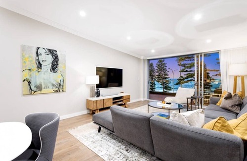Dee Why Apartment | Glorious Beachfront 3-Bed with Breathtaking Views