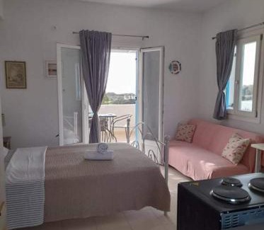 Naxos Apartment | Glyfada Suite