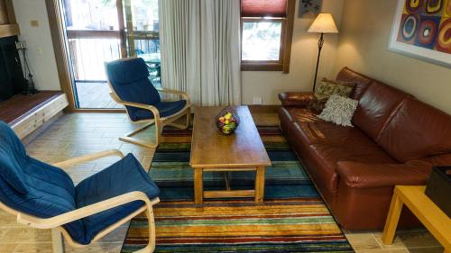 Truckee Apartment | Gold Bend 5022
