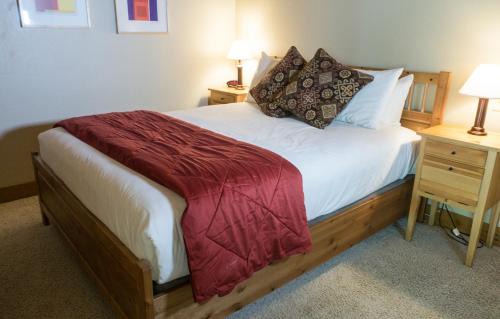 Truckee Apartment | Gold Bend 5022