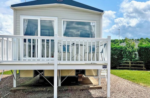 Harvington House | Gold Deluxe 3 Bed sleeps 8 Pet friendly