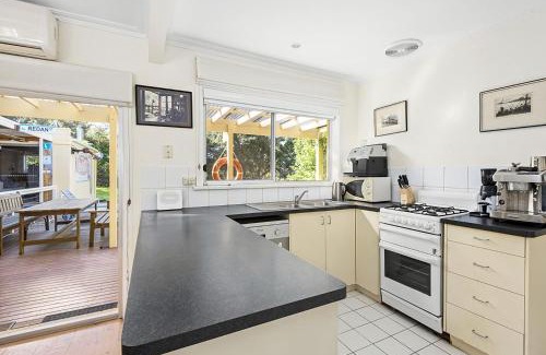 Point Lonsdale House | Golden Bouy