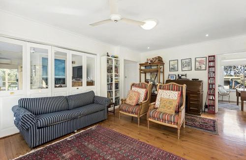 Point Lonsdale House | Golden Bouy