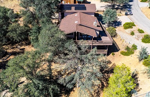 Kernville Cabin | Golden Deer Cabin: 3-Story Cozy Lodge, Game Room, Fire Pit, Mountain View, River