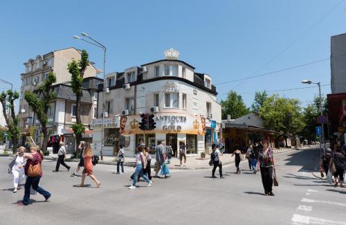 Hristo Botev Apartment | Golden House