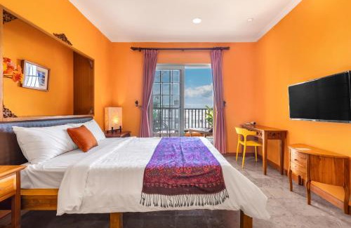 Big Beach Bed & Breakfast | Golden Ocean Azure Hotel