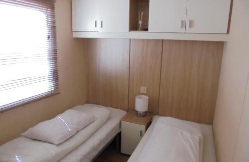 Chapel Saint Leonards Apartment | Golden Palm : LE Cottage Gold 8 Berth, Panel Heated