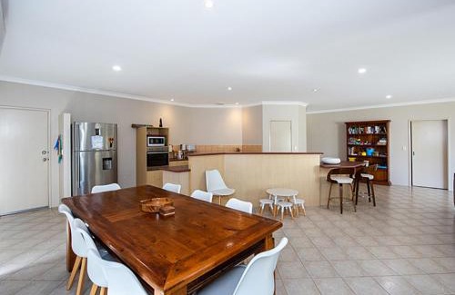 Quindalup House | Golden Summers in Dunsborough
