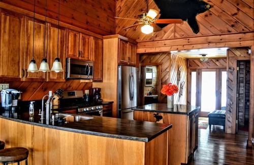 Lac du Flambeau House | Goldfinch Getaway - Fence Lake