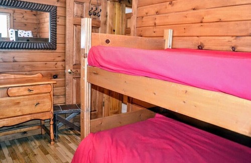 Lac du Flambeau House | Goldfinch Getaway - Fence Lake