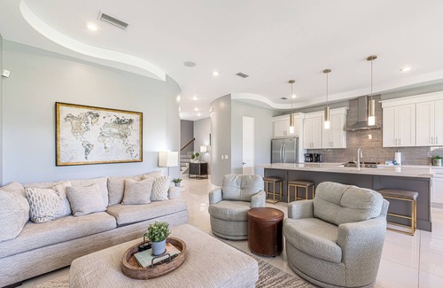 Villa Lago House | Golf Course View Beach House with 2 Golf Carts