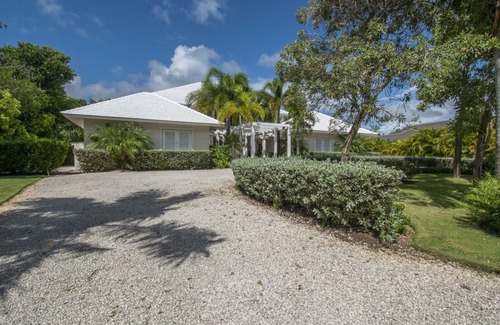 Punta Cana Villa | Golf-front Villa With Large Spaces Staff and Pool Situated in Luxury Beach Resort