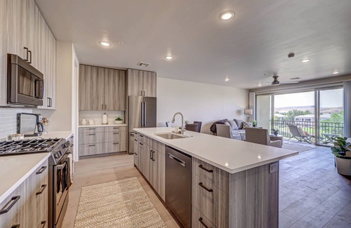 St. George Condo | Golfers Getaway in Secluded and Quiet Setting, Golf Course and Mountain Views!