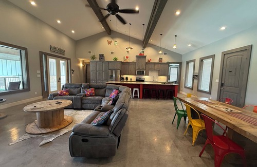 Sabinal House | Golfers paradise minutes away from the Frio River!
