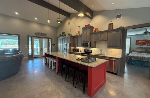 Sabinal House | Golfers paradise minutes away from the Frio River!