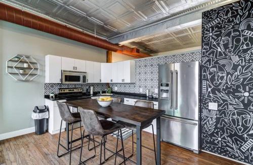 Downtown Cleveland House | Good Vibes Loft - DT CLE Walk To All The Stadiums
