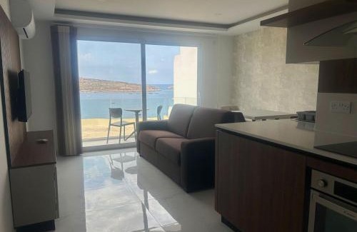 St. Paul's Bay Apartment | Gorgeous 1-BR Seaview Apartment