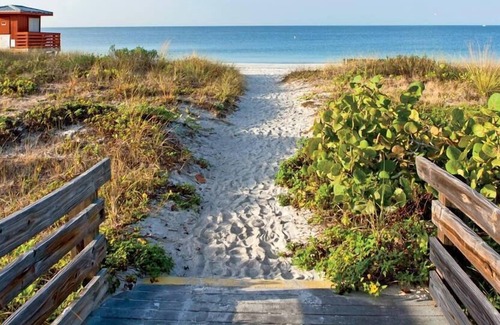 Hallandale Beach Apartment | Gorgeous 2br With Garden and BBQ :)