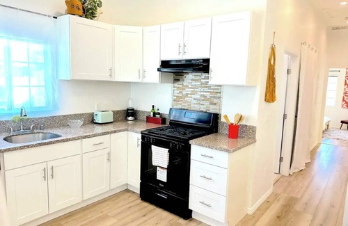 Atwater Village Cottage | Gorgeous 3bd/3bth cottage & patio