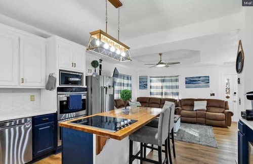 Myrtle Beach House | Gorgeous 5BR on the Lake | King Beds + Porch Views, Site 6028