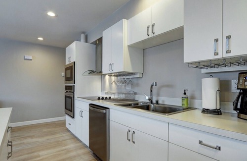 Spenard Apartment | ✴Gorgeous Apartment - Awesome Location✴