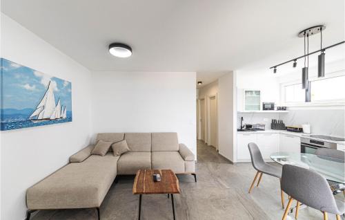 Okrug Gornji Apartment | Gorgeous Apartment In Okrug Gornji