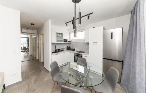 Okrug Gornji Apartment | Gorgeous Apartment In Okrug Gornji