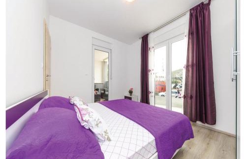 Vinisce Apartment | Gorgeous Apartment In Vinisce With Wifi