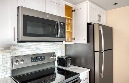 Ballston Apartment | Gorgeous Ballston 1BR w/W/D, Gym & Pool, near Metro, by Blueground
