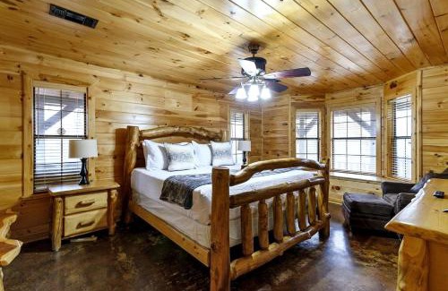 Broken Bow House | Gorgeous Cabin with Game Room and Hot Tub in Broken Bow, Oklahoma