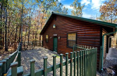 Broken Bow House | Gorgeous Cabin with Game Room and Hot Tub in Broken Bow, Oklahoma