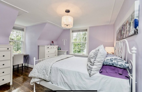 Barrie House | Gorgeous Cape Cod Home in historic North Barrie-lake views & 2 min walk to lake