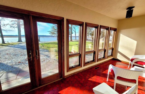 Port Elizabeth House | Gorgeous, Cozy Villa with breathtaking sunset views, river access and Hot Tub.