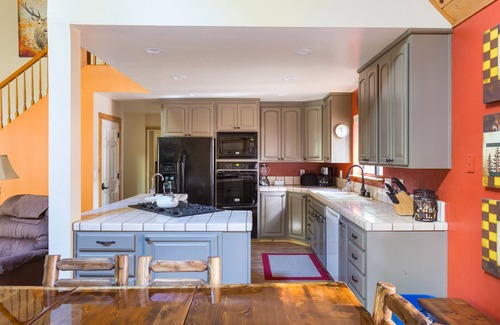 Arnold Ski Chalet | Gorgeous Deer Run Chalet (includes neighborhood lake access)
