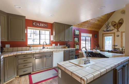 Arnold Ski Chalet | Gorgeous Deer Run Chalet (includes neighborhood lake access)