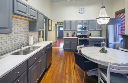 Historic Downtown Savannah Apartment | Gorgeous Garden Suite-One Level Living at Forsyth Park