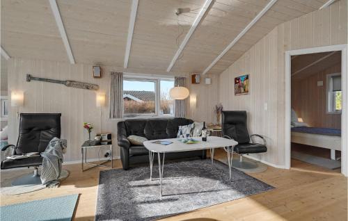 Ristinge House | Gorgeous Home In Humble With Kitchen