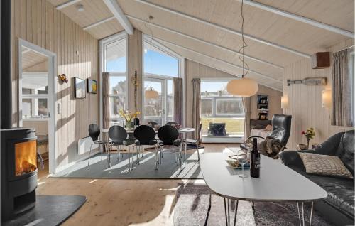 Ristinge House | Gorgeous Home In Humble With Kitchen