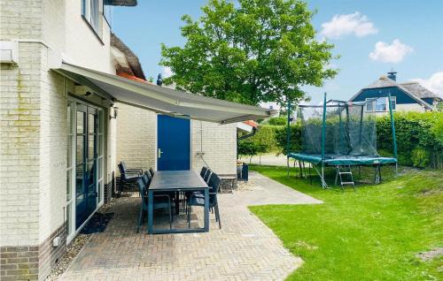 Makkum House | Gorgeous Home In Makkum With Kitchen