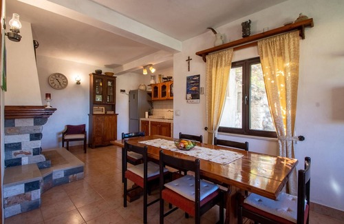 Pupnat House | Gorgeous home in Pupnat with kitchen