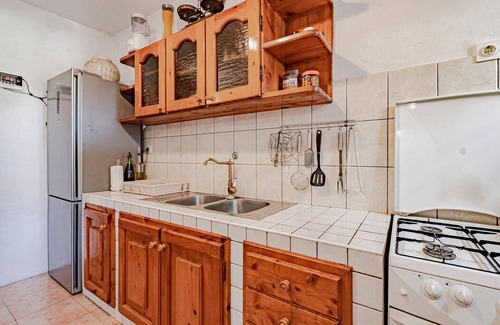 Pupnat House | Gorgeous home in Pupnat with kitchen