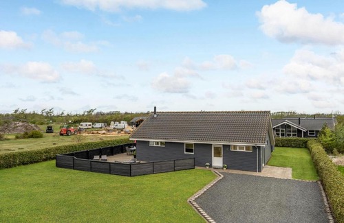 Skaven Strand House | Gorgeous Home In Tarm With Wifi