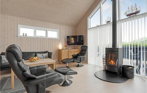 Skaven Strand House | Gorgeous Home In Tarm With Wifi