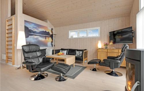Skaven Strand House | Gorgeous Home In Tarm With Wifi