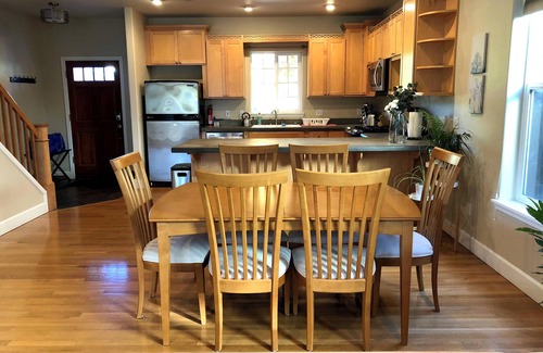 Orenco House | Gorgeous home in the heart of Orenco, close to Intel, Nike, perfect for groups!